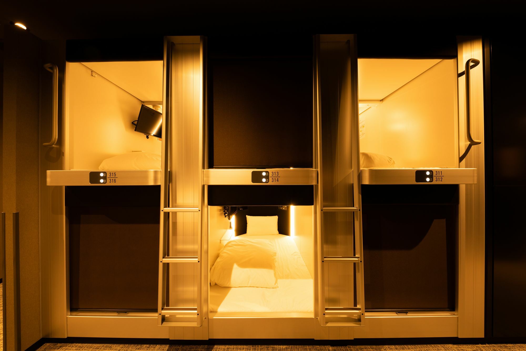 Global Cabin Yokohama Chukagai Экстерьер фото